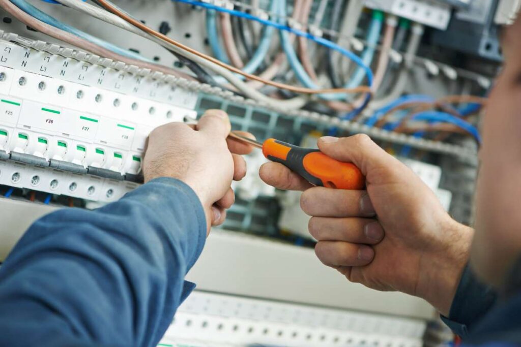 An electrician in Shawnee is providing a repair service.